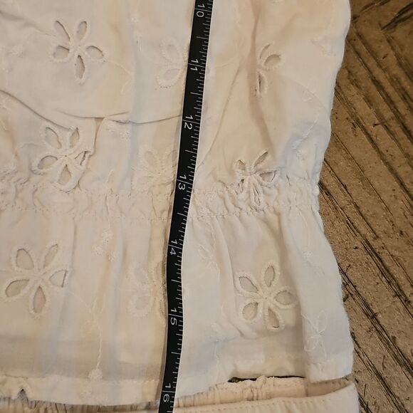 White Eyelet Crop Top and Shorts Set Size 7/8 Abercrombie - Picture 7 of 14